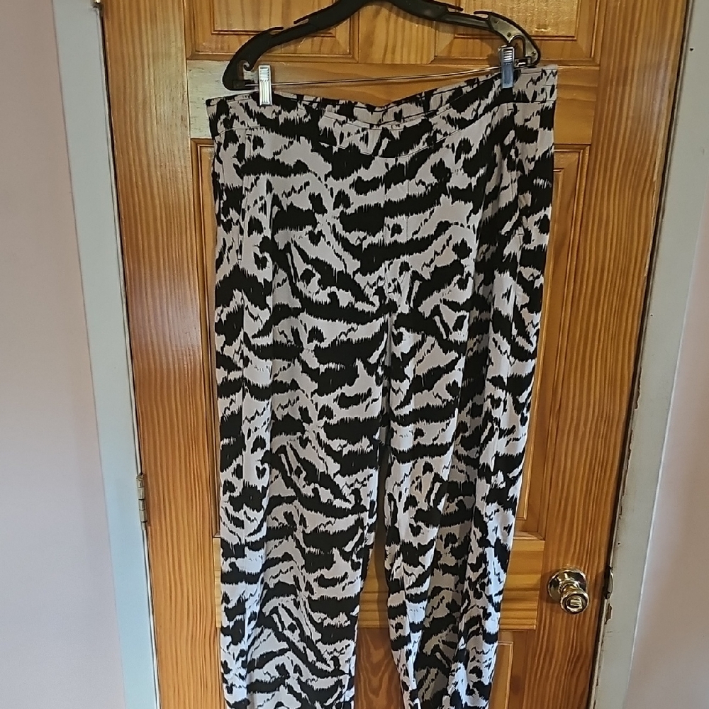 Old Navy Black and White Patterned Wide Leg Pants